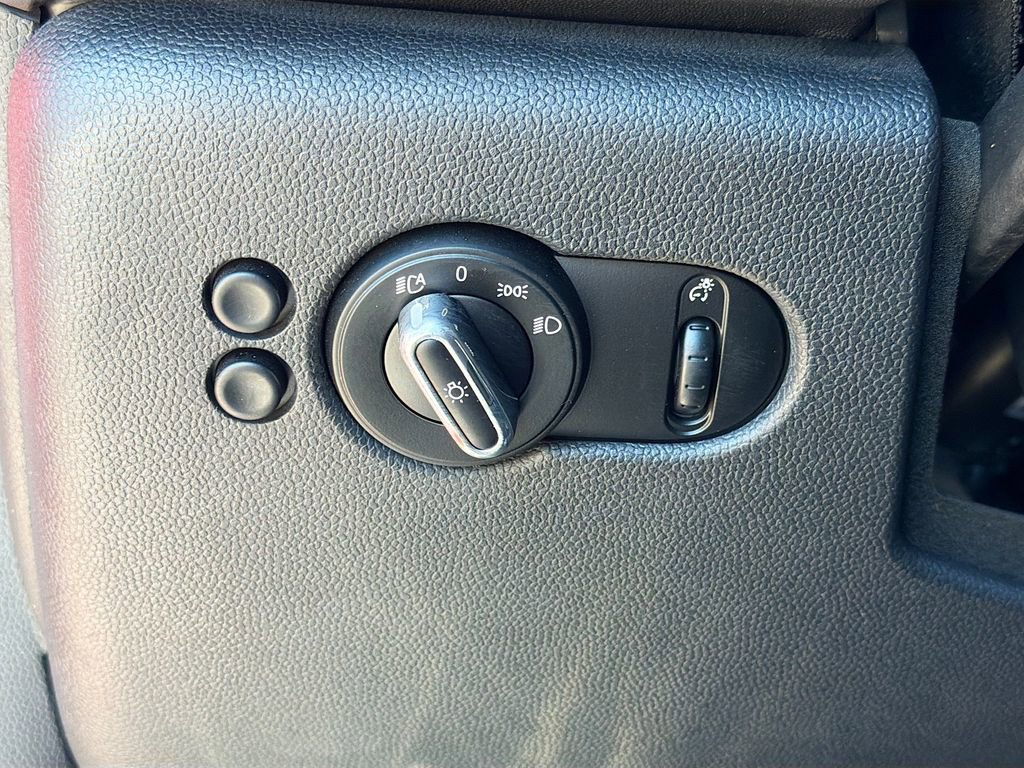 Used 2019 MINI Cooper Convertible w/ Signature Upholstery Package image 32