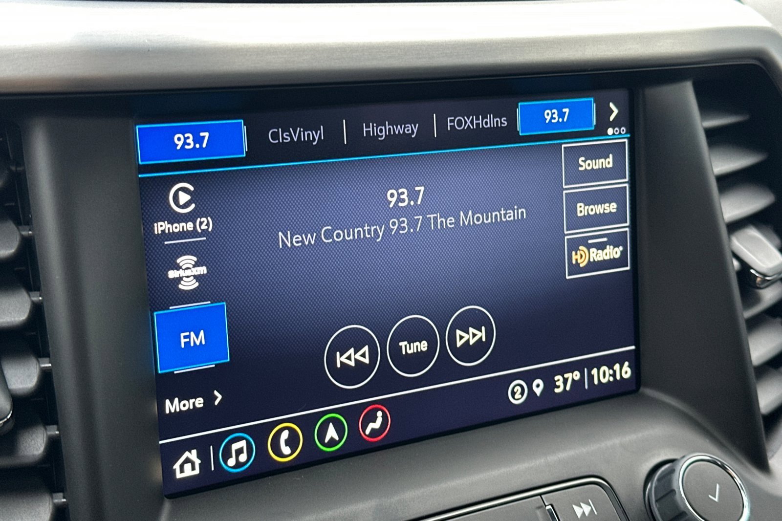 Used 2021 GMC Acadia SLT w/ Elevation Edition image 26