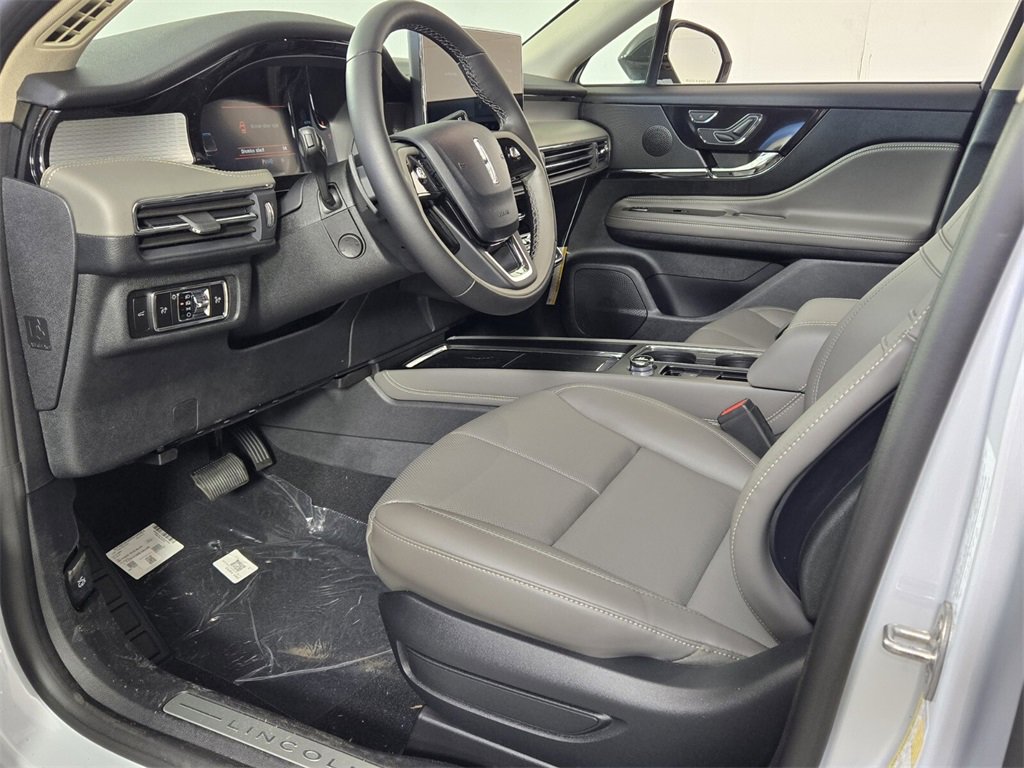 New 2026 Lincoln Corsair Premiere image 6