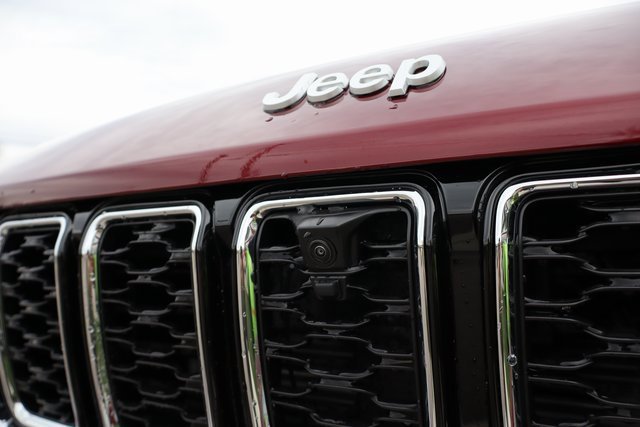 New 2025 Jeep Grand Cherokee Limited image 6