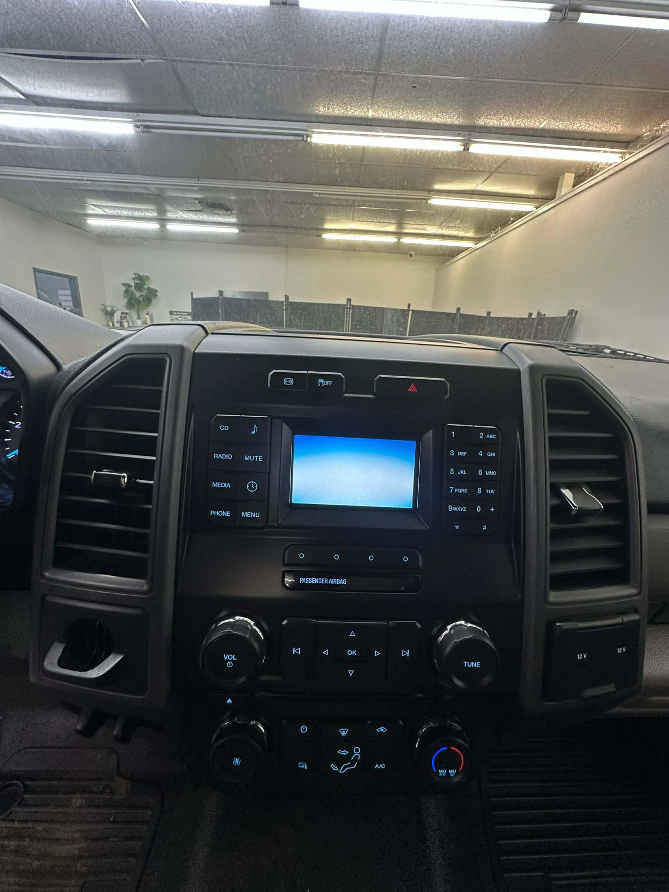 Used 2018 Ford F550 2WD Regular Cab Super Duty w/ Power Equipment Group image 31