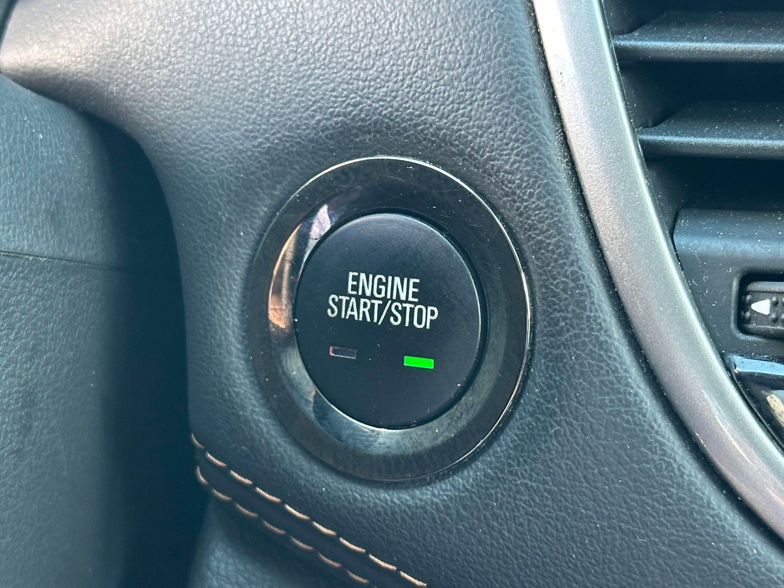 Used 2022 Chevrolet Trax LT w/ Midnight Edition image 28