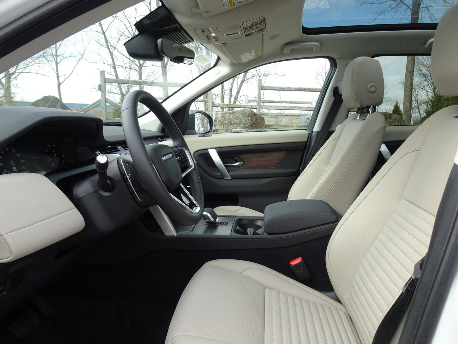 New 2025 Land Rover Discovery Sport S image 2