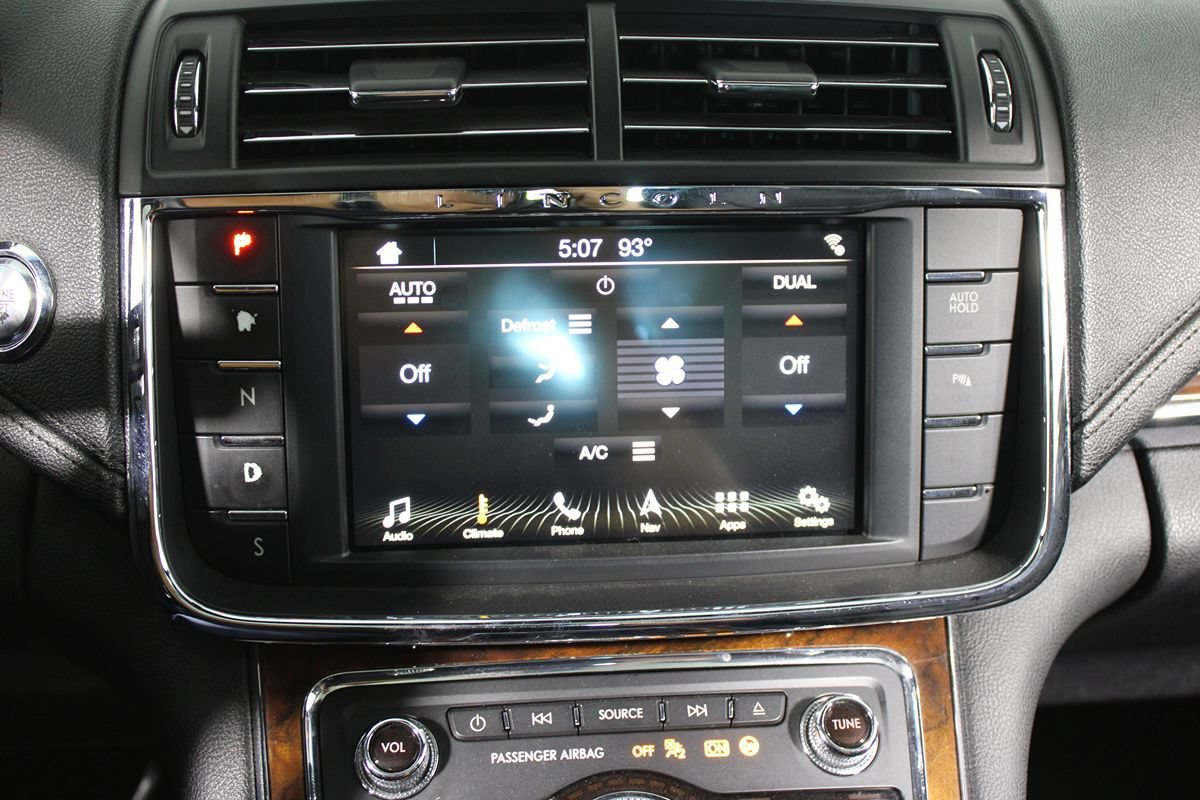 Used 2017 Lincoln Continental Select FWD image 27
