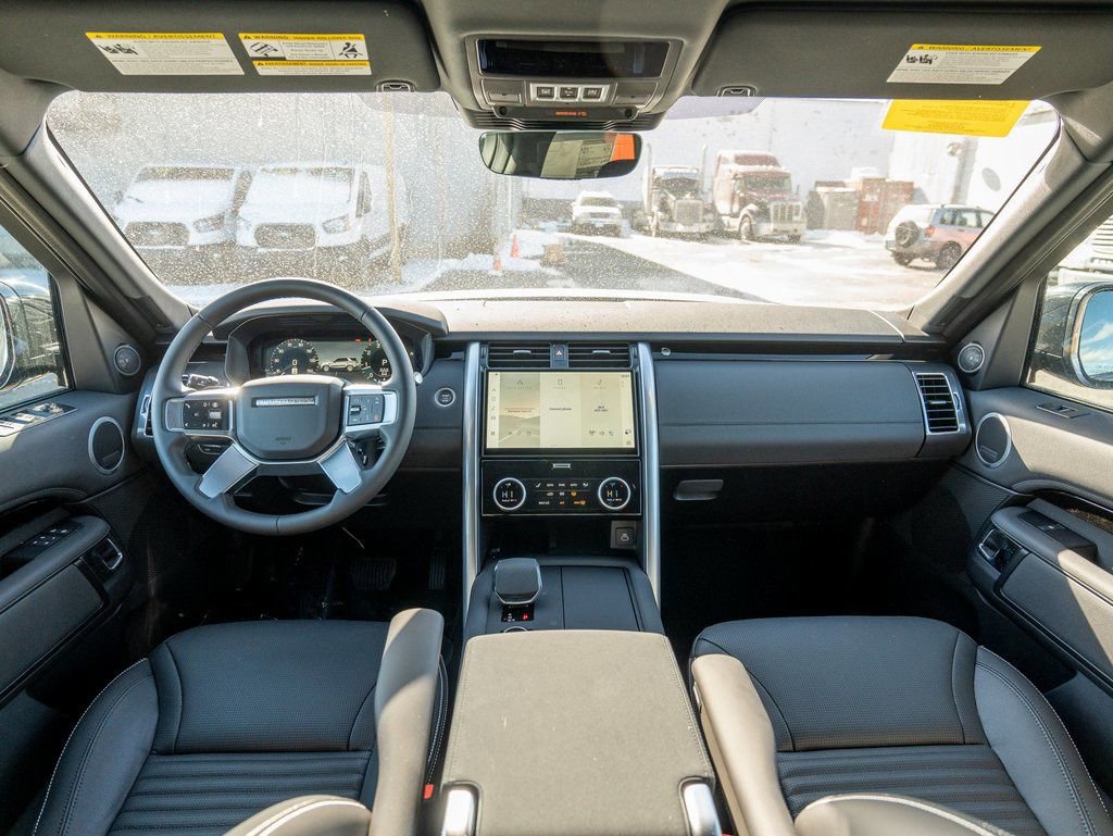 New 2025 Land Rover Discovery S image 15