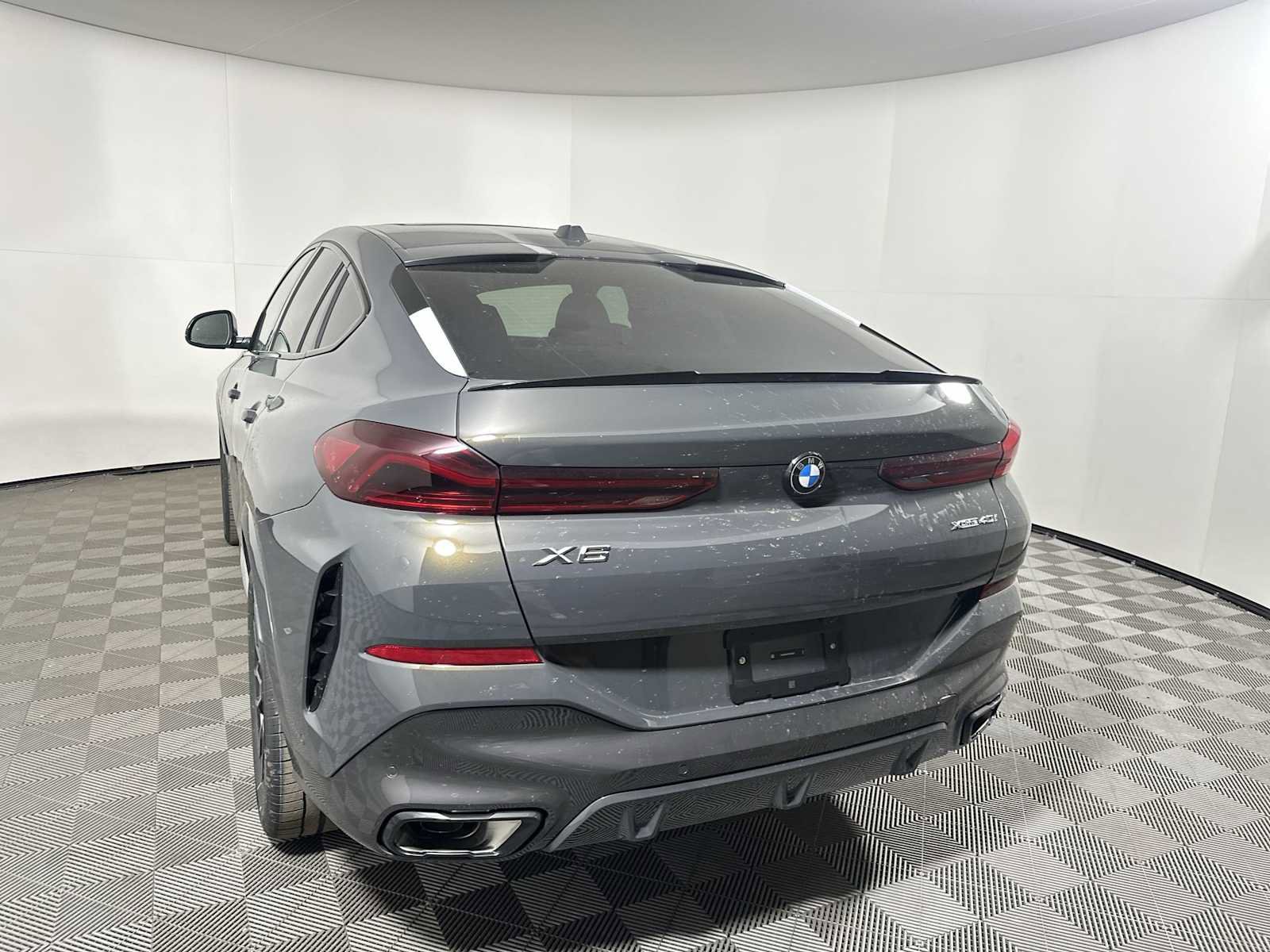 New 2026 BMW X6 xDrive40i w/ Executive Package image 3
