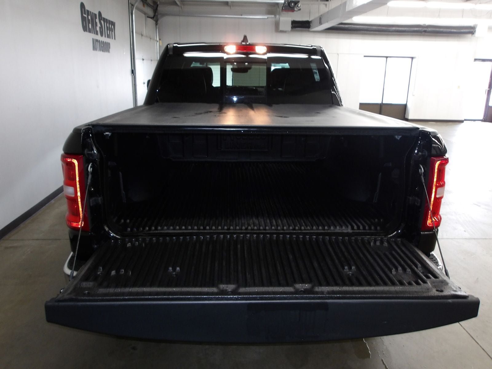 Used 2025 RAM 1500 Laramie AWD/4WD image 19