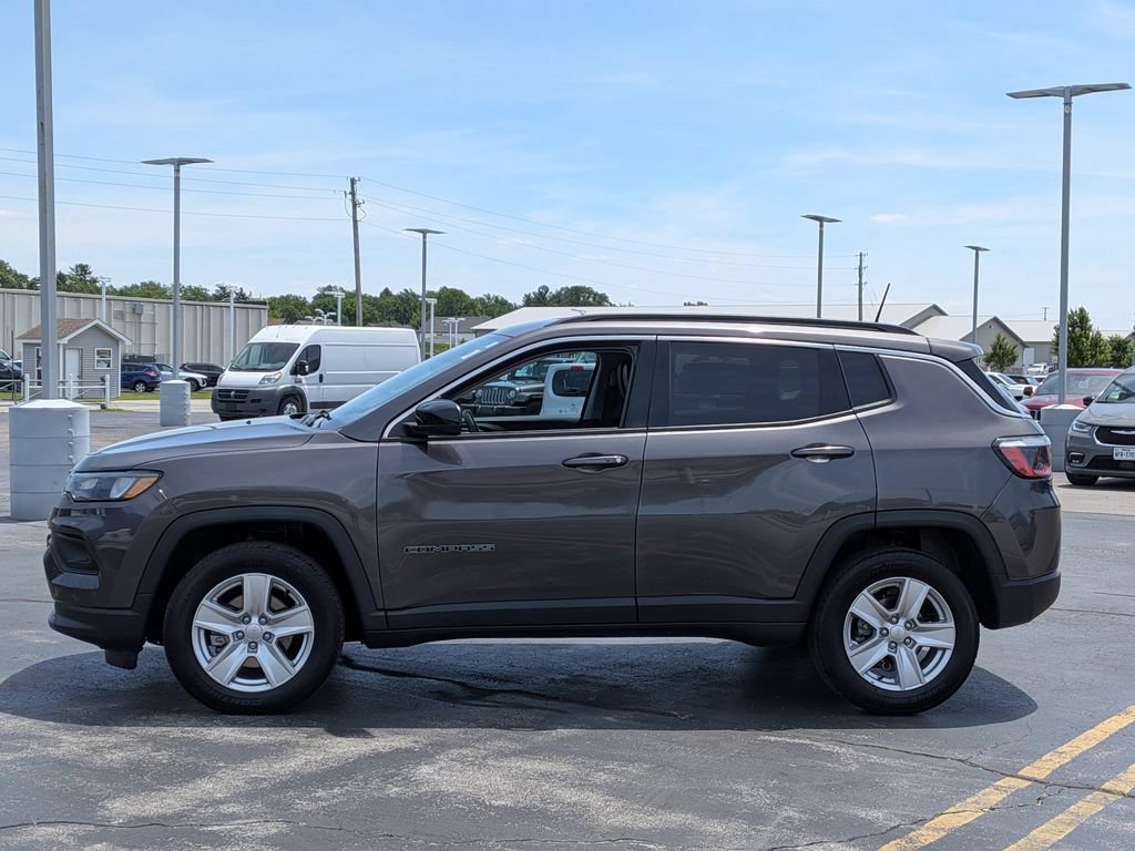 Used 2022 Jeep Compass Latitude w/ Convenience Group AWD/4WD image 4