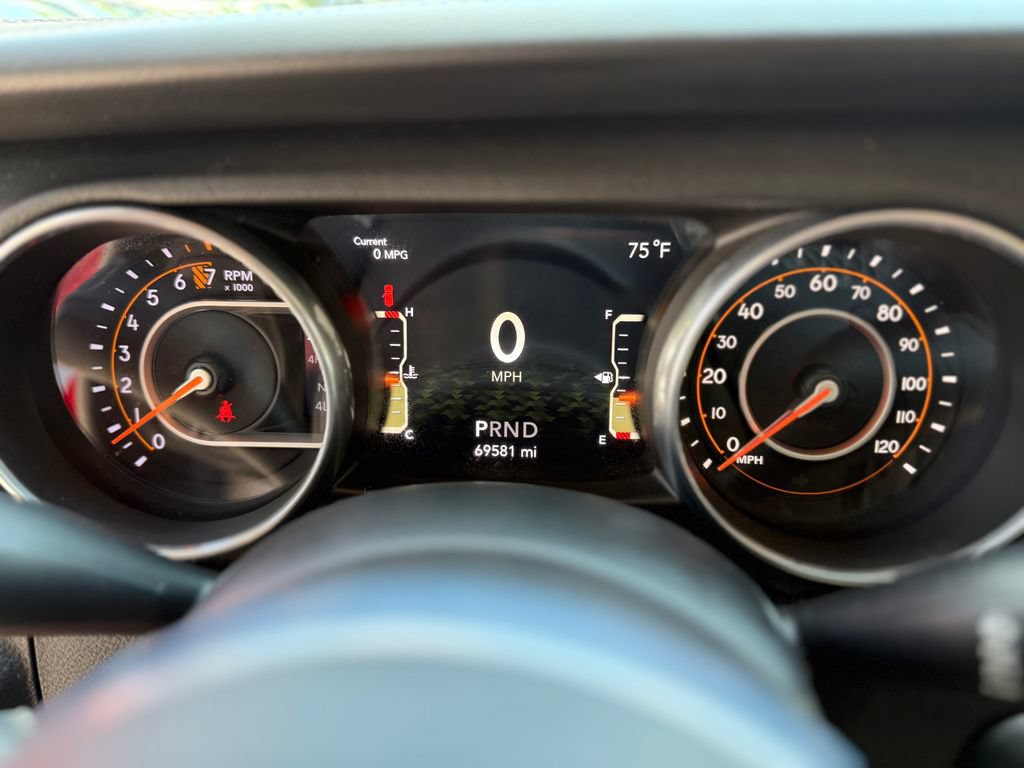 Used 2018 Jeep Wrangler Unlimited Sahara AWD/4WD image 13