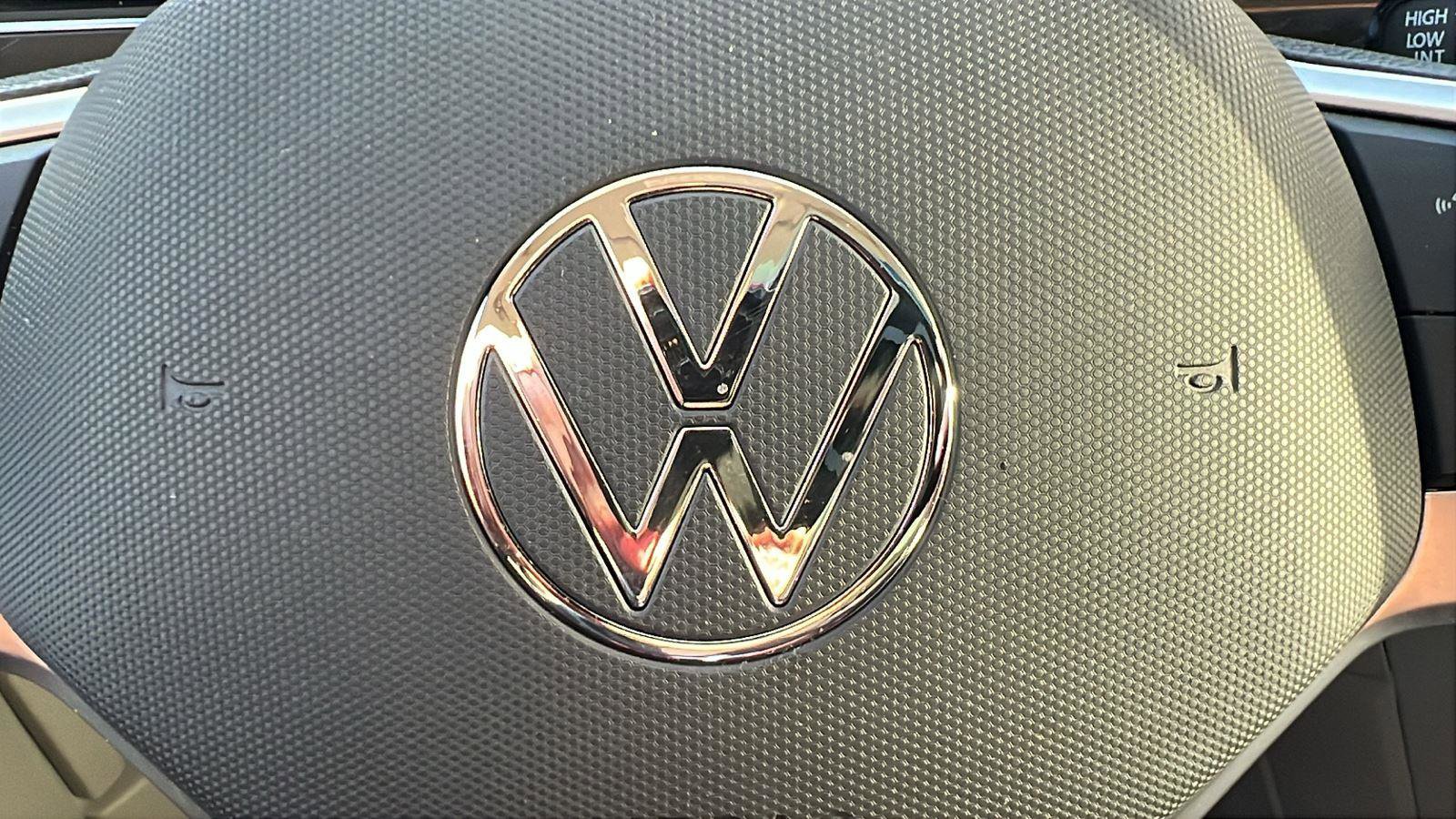 Used 2022 Volkswagen Tiguan SE image 34