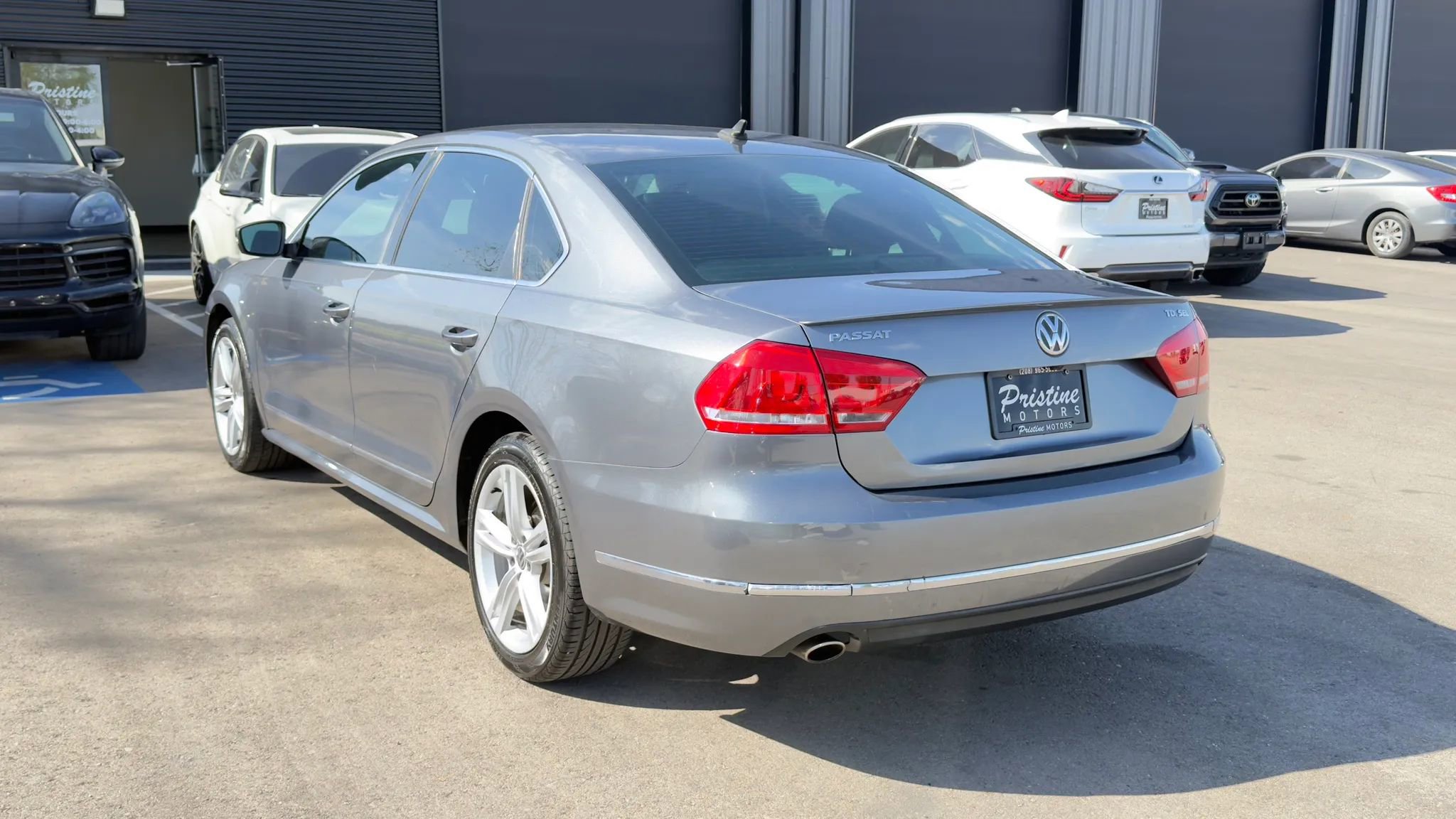 Used 2013 Volkswagen Passat TDI SEL Premium FWD image 4