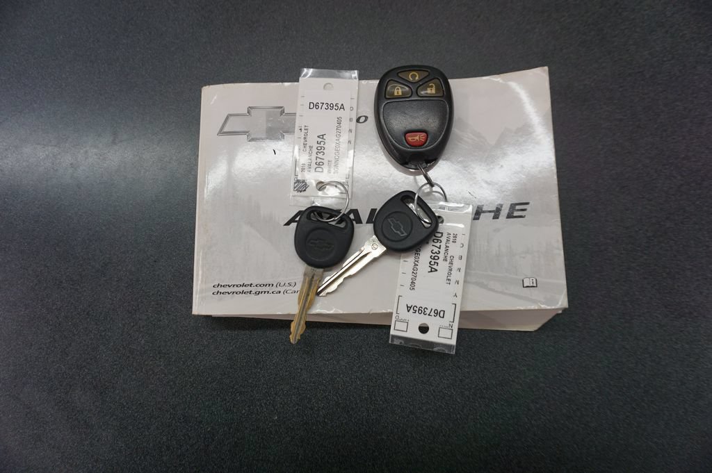 Used 2010 Chevrolet Avalanche LTZ RWD image 17