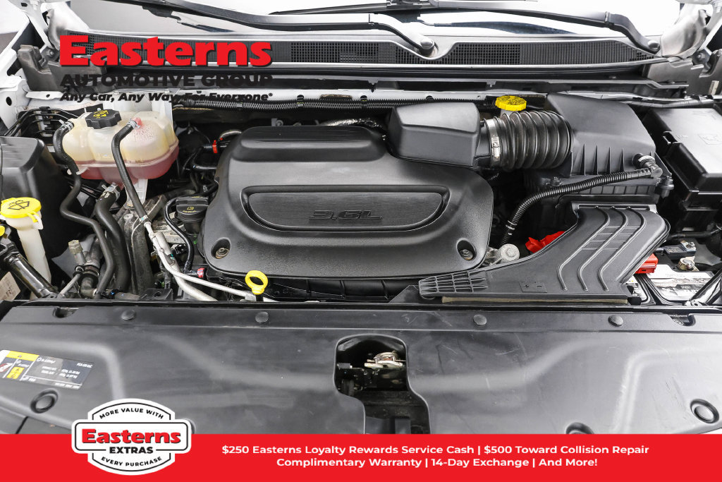Used 2023 Chrysler Pacifica Touring-L FWD image 8
