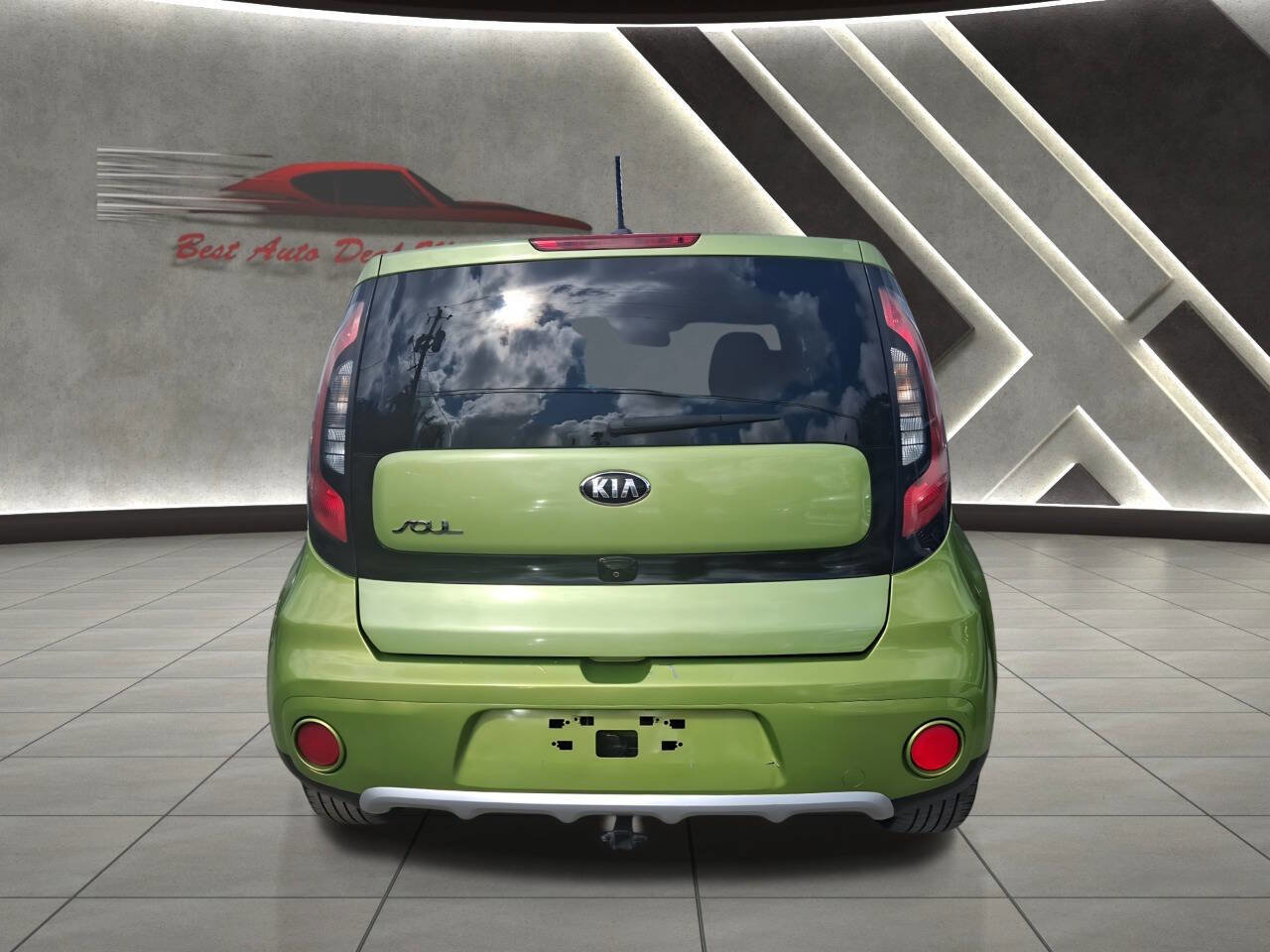 Used 2017 Kia Soul + image 5