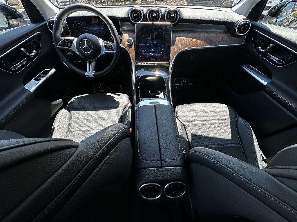 Certified 2025 Mercedes-Benz GLC 350e 4MATIC w/ Driver Assistance Package image 27