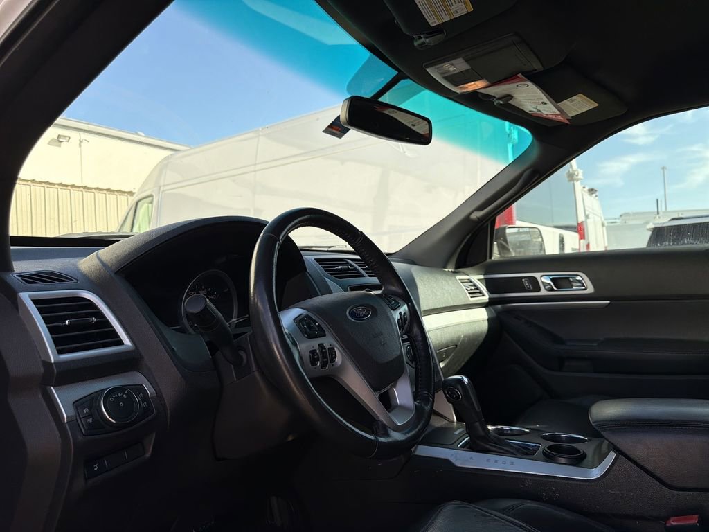 Used 2014 Ford Explorer XLT w/ Equipment Group 202A image 6