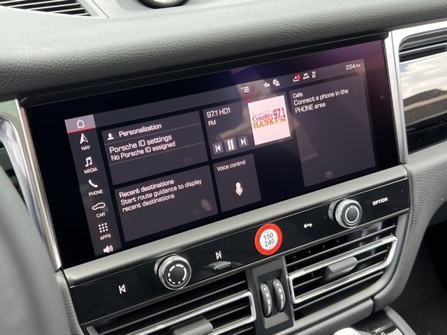 New 2025 Porsche Macan image 31