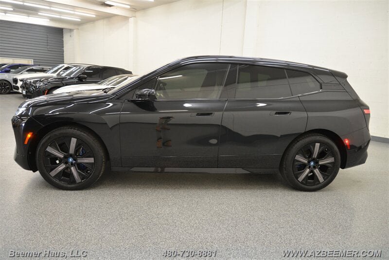 Used 2024 BMW iX xDrive50 w/ Sport Package AWD/4WD image 3