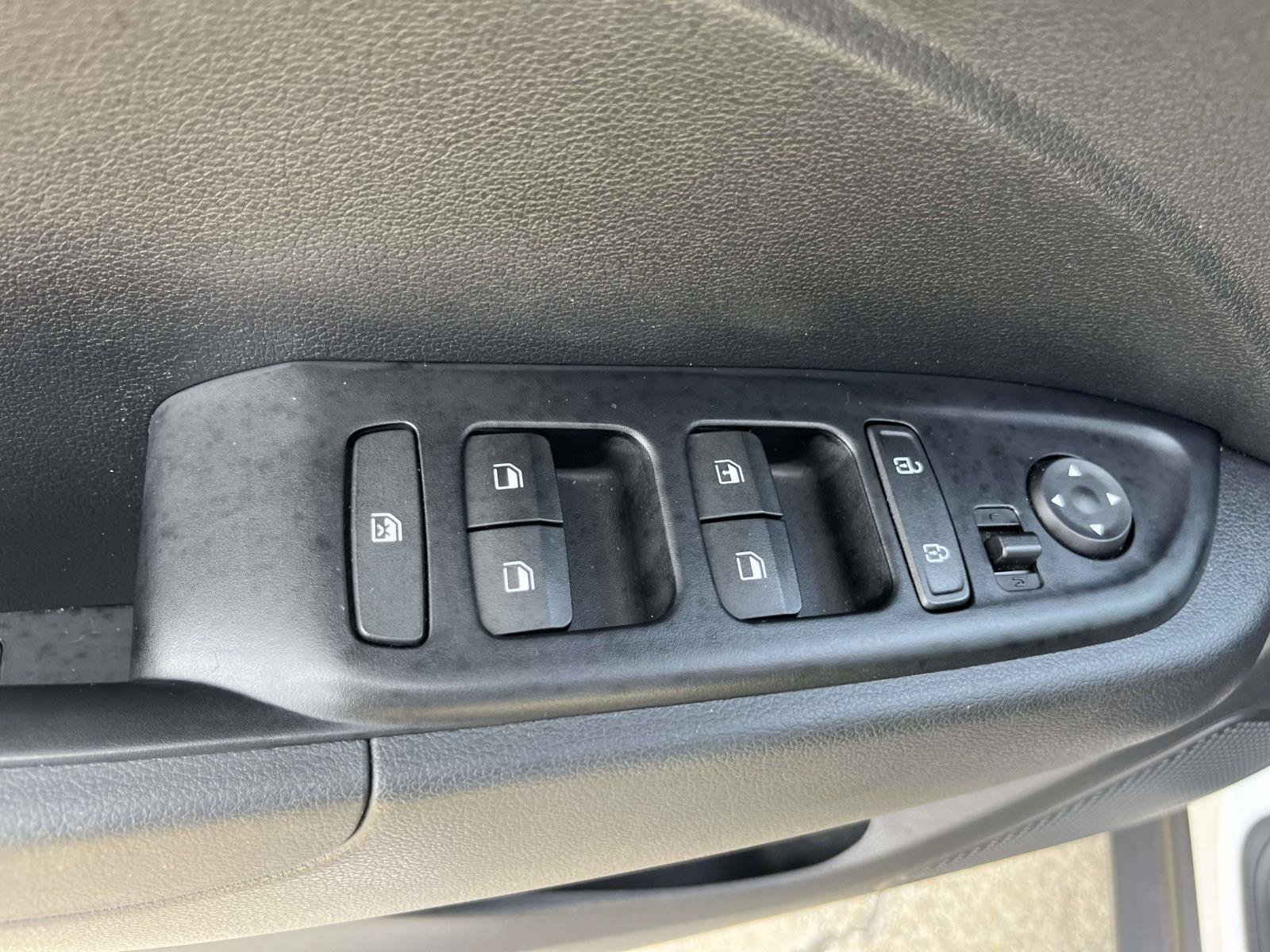 Certified 2025 Hyundai Venue SE FWD image 14