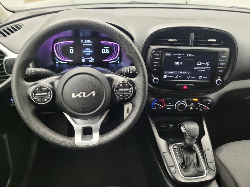 Used 2023 Kia Soul LX image 22