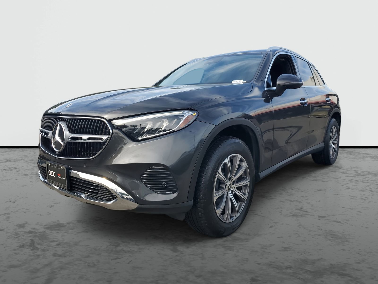 Used 2023 Mercedes-Benz GLC 300 4MATIC image 2