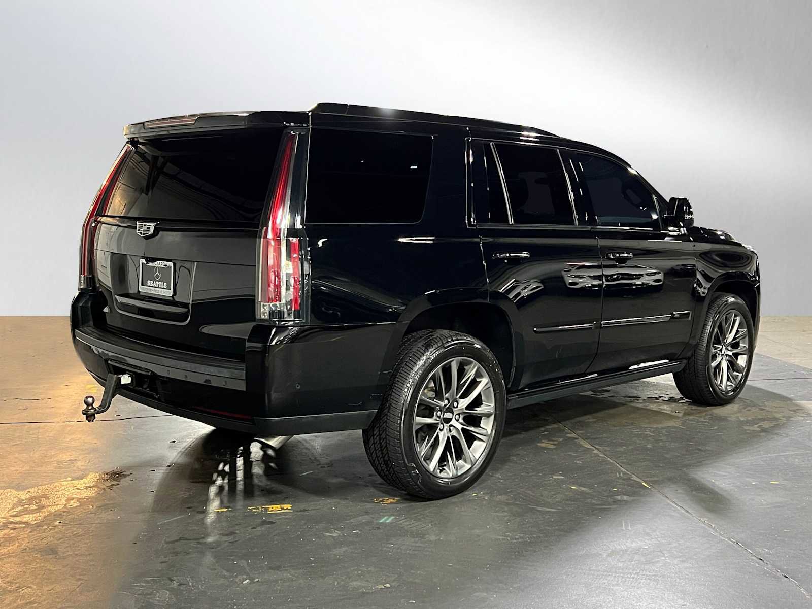 Used 2019 Cadillac Escalade Premium Luxury image 3
