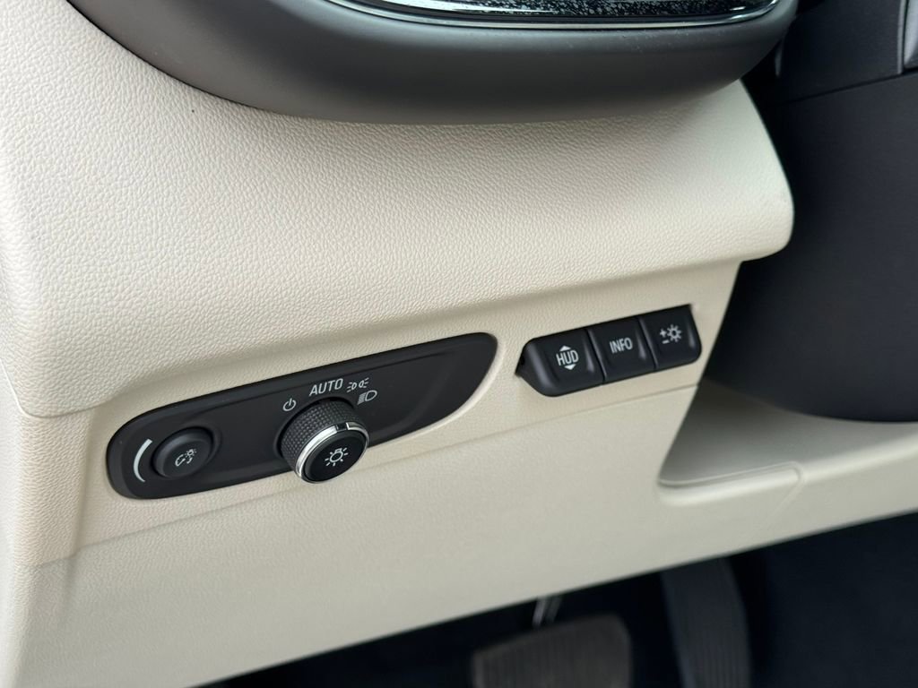 Used 2023 Buick Envision Avenir FWD image 23