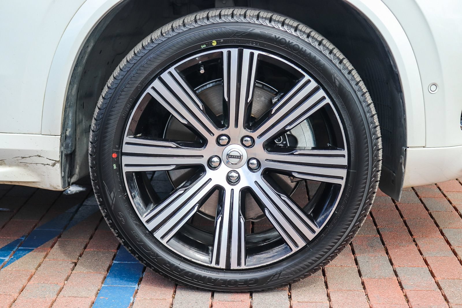 Used 2025 Volvo XC90 T8 Plus w/ Protection Package Premier AWD/4WD image 11