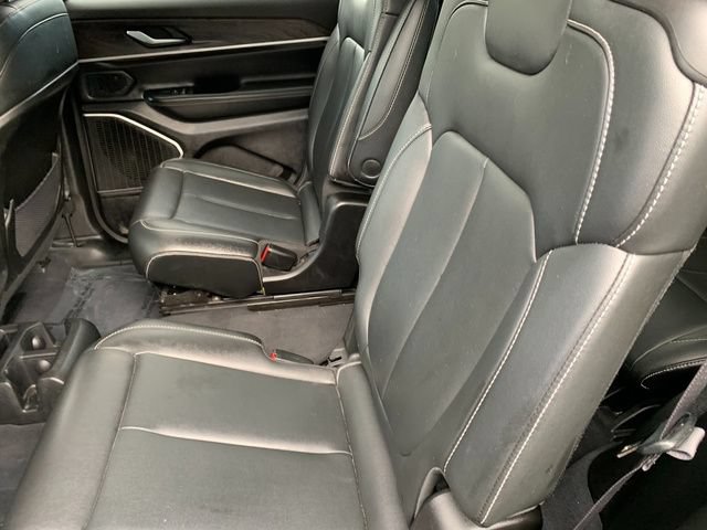 Used 2023 Jeep Grand Cherokee L Limited AWD/4WD image 17