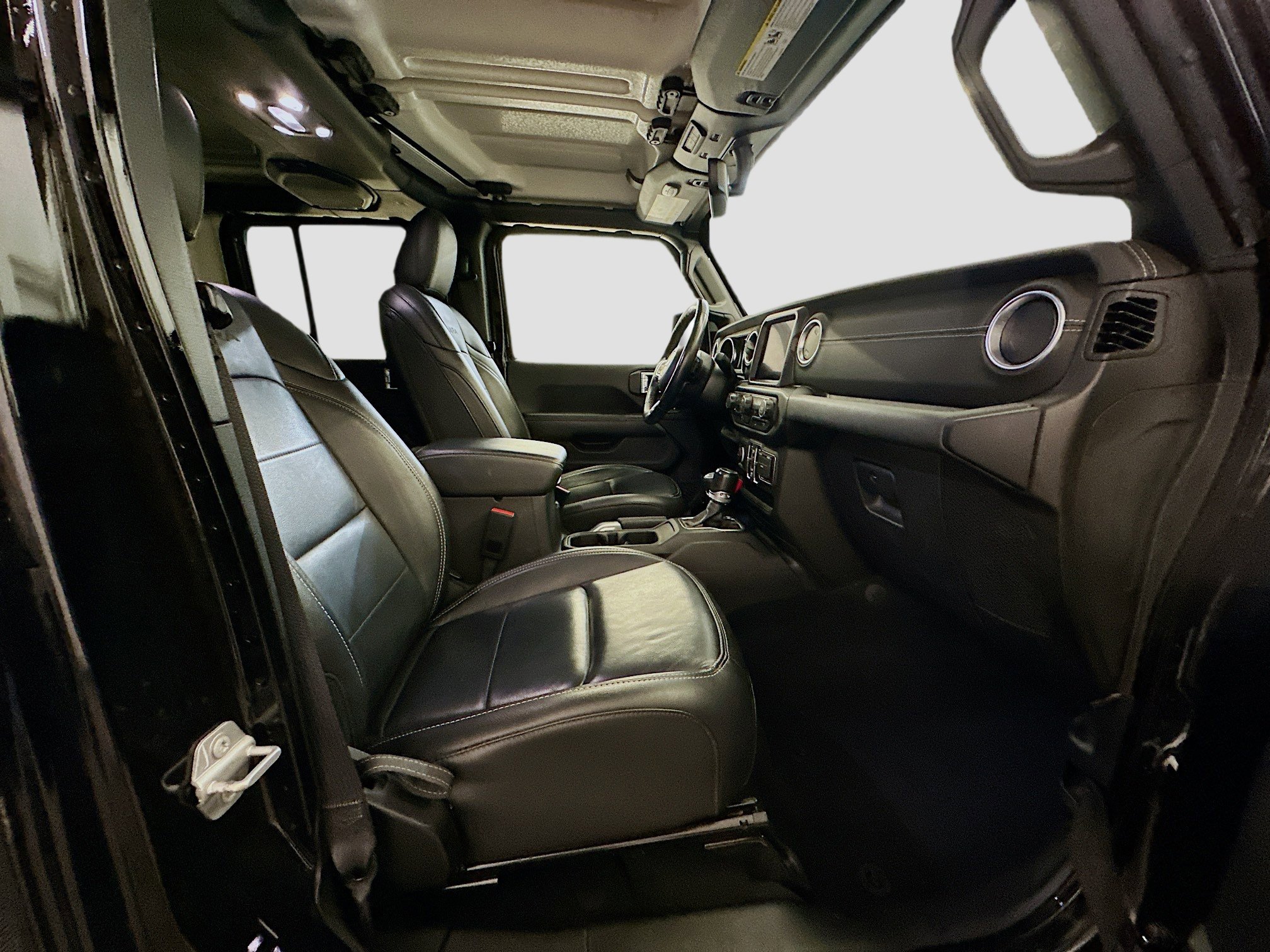 Used 2022 Jeep Wrangler Sahara w/ Cold Weather Group image 32