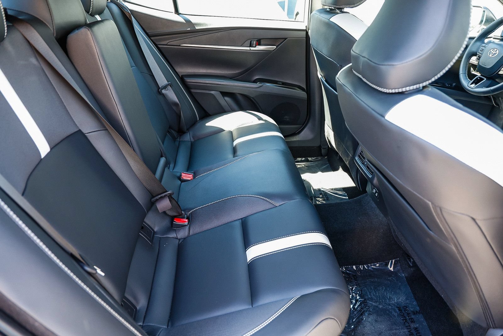 Used 2026 Toyota Camry Hybrid FWD image 17