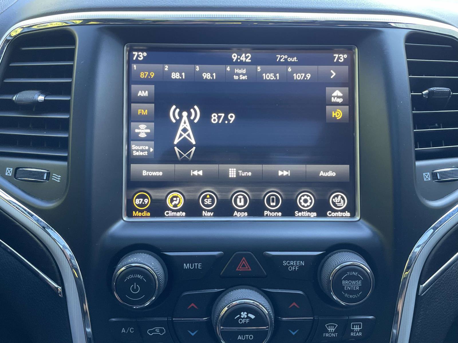 Used 2018 Jeep Grand Cherokee Limited AWD/4WD image 29