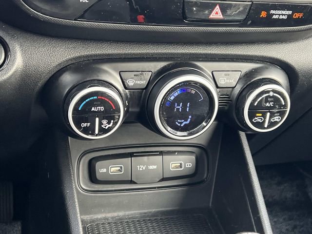 Used 2022 Hyundai Venue Limited image 22