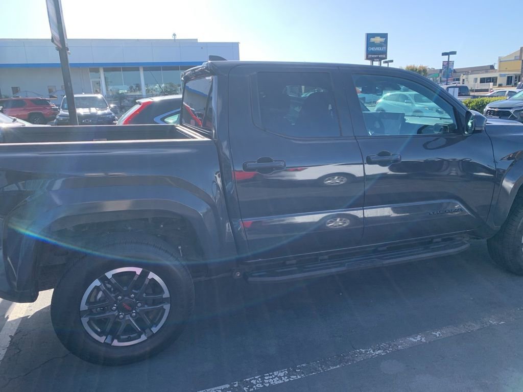Used 2025 Toyota Tacoma TRD Sport AWD/4WD image 6