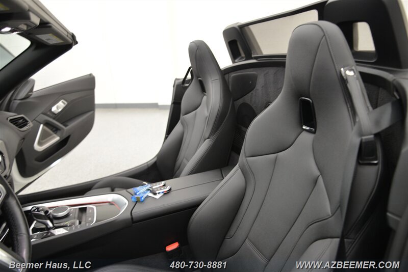 Used 2024 BMW Z4 M40i w/ Premium Package image 18