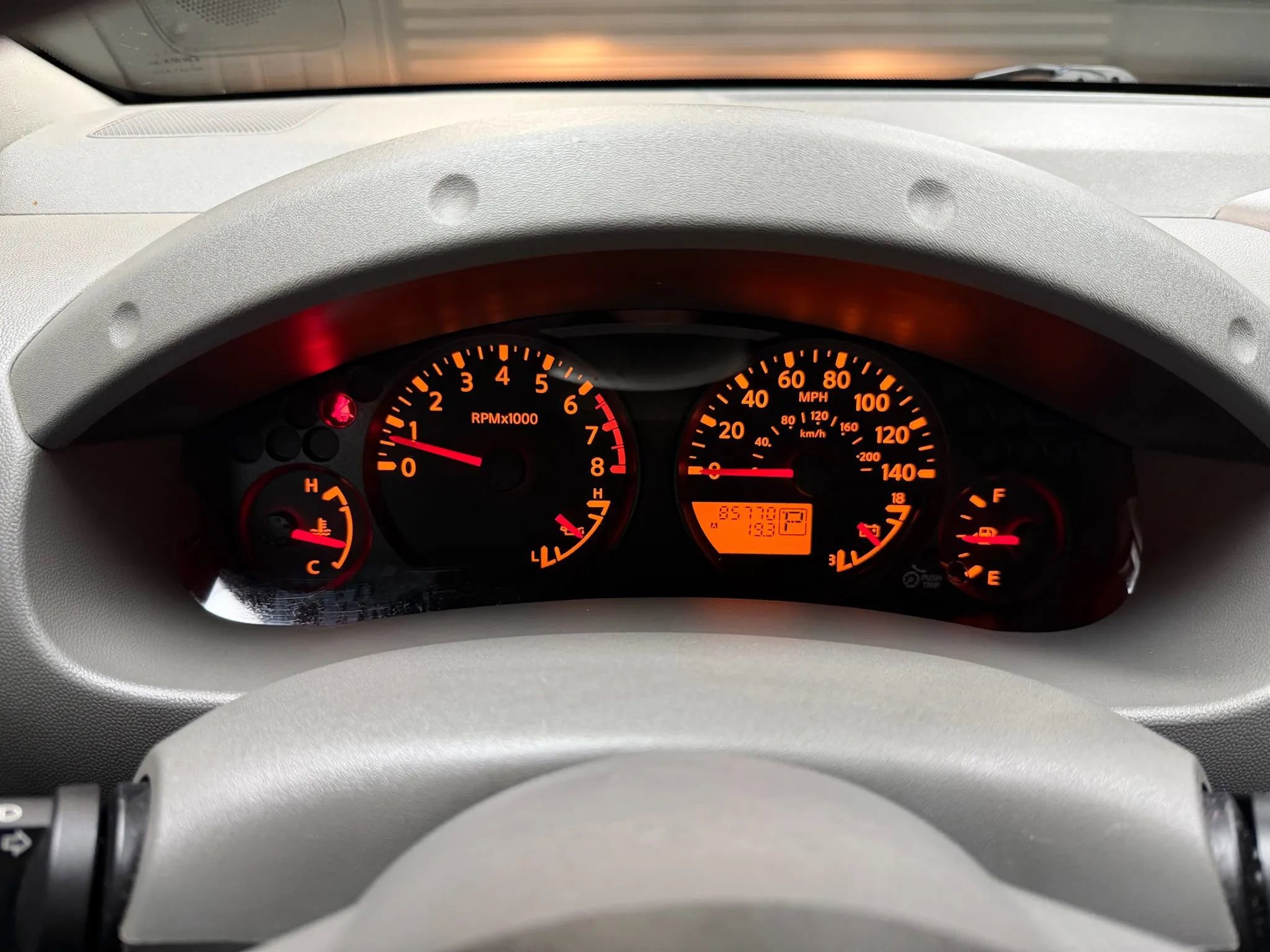 Used 2010 Nissan Frontier SE image 35
