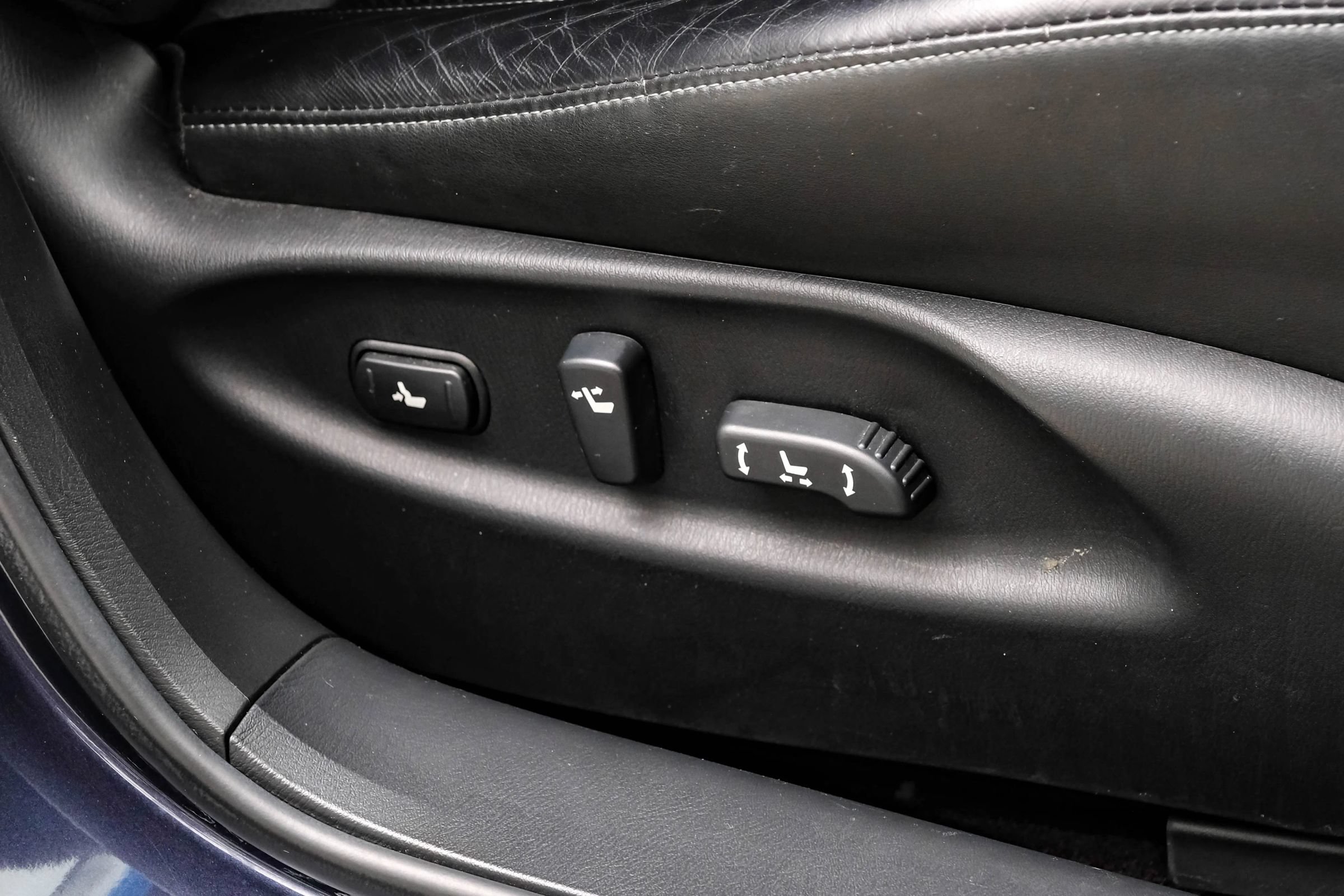 Used 2011 INFINITI M37 w/ Sport Pkg RWD image 38