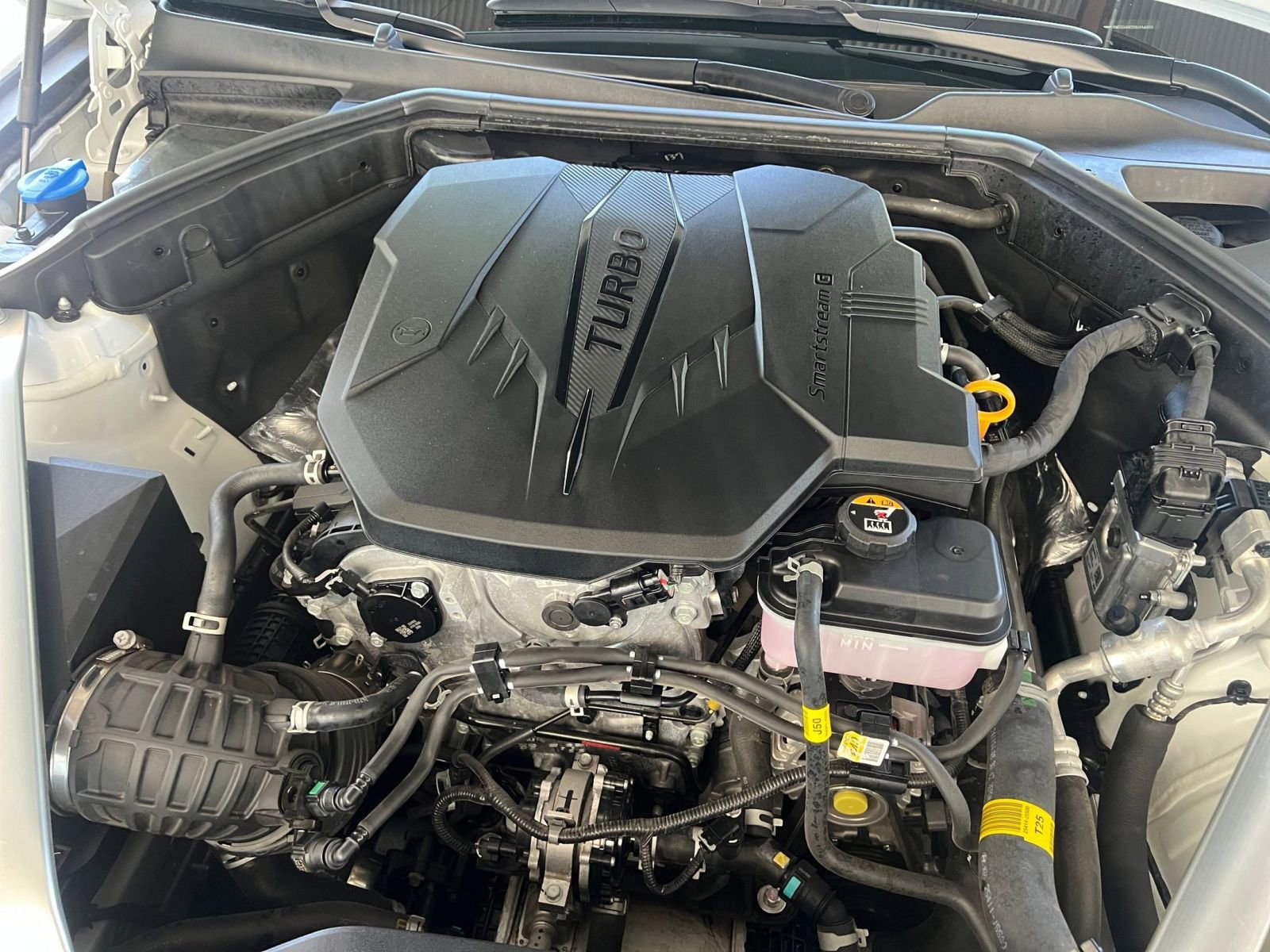 Used 2025 Genesis G70 2.5T image 32