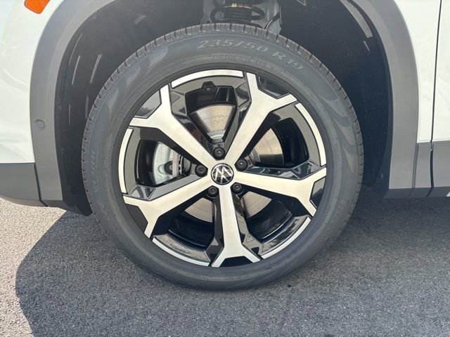 New 2025 Volkswagen Tiguan SE image 17