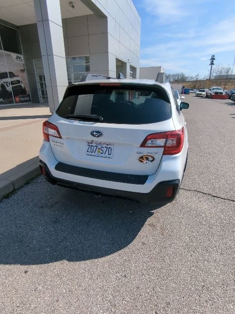 Used 2018 Subaru Outback 2.5i Limited image 16