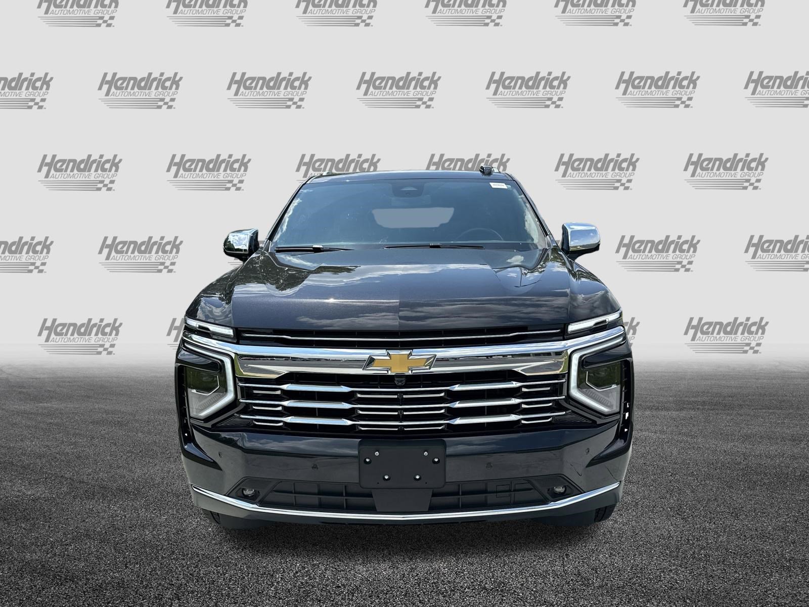 Used 2025 Chevrolet Suburban Premier RWD image 3