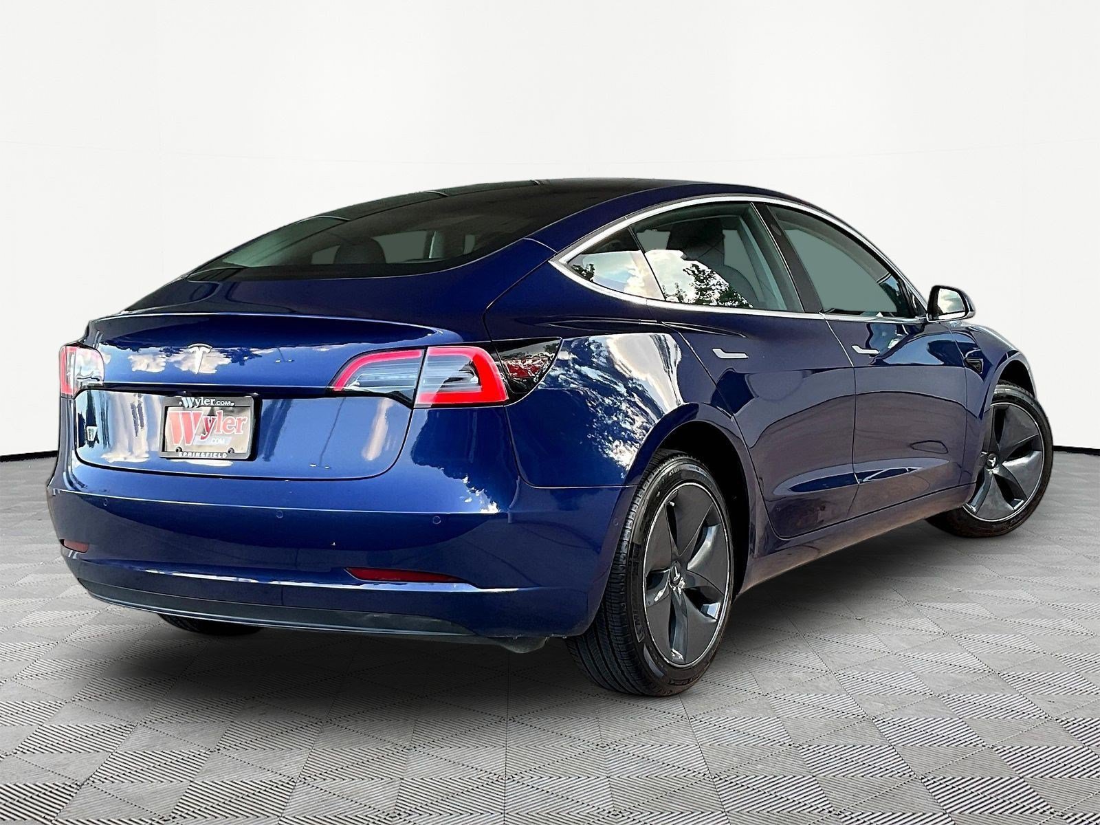 Used 2020 Tesla Model 3 Standard Range Plus RWD image 6