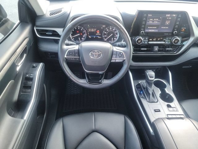 Used 2021 Toyota Highlander XLE FWD image 15