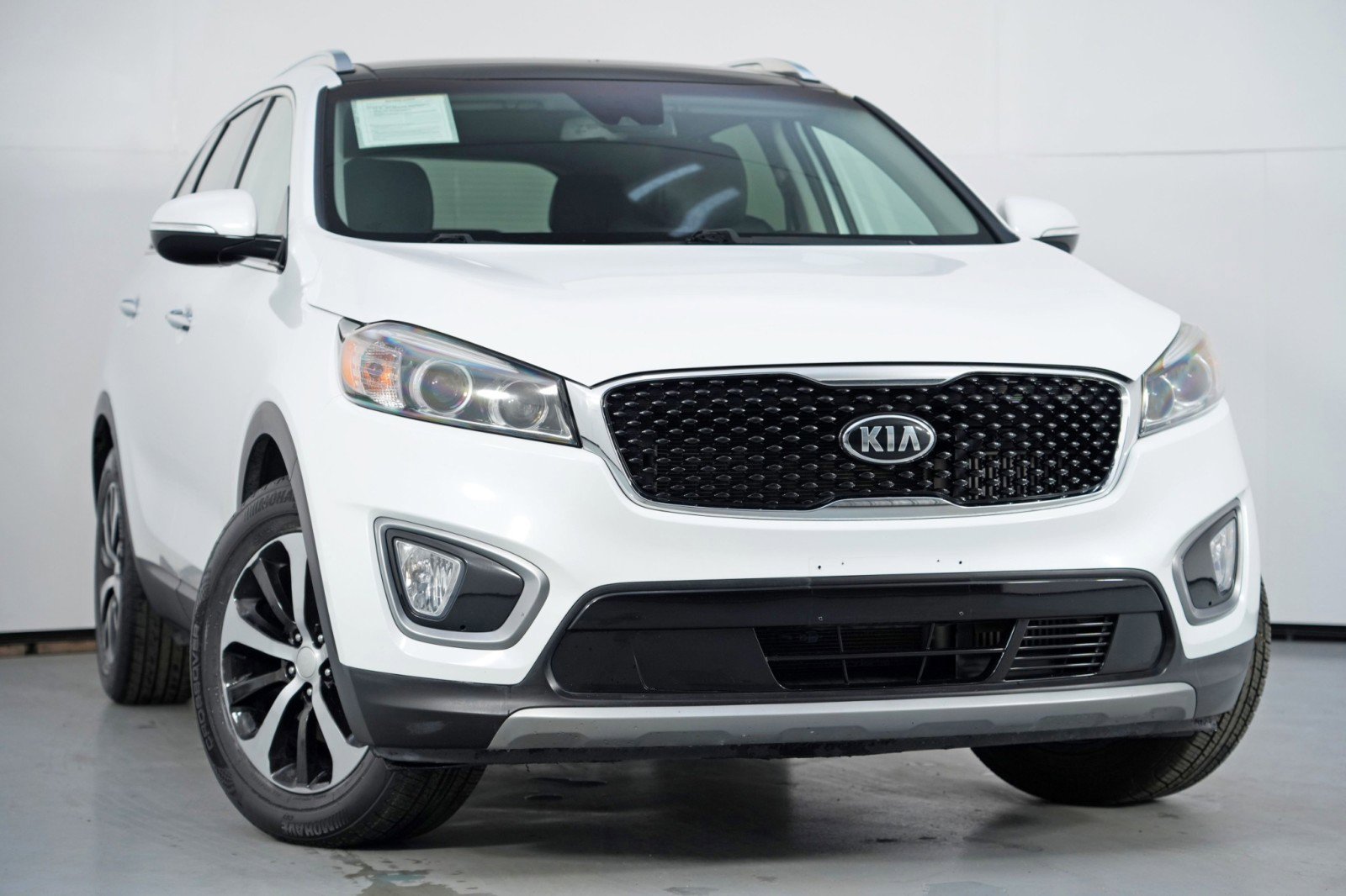 Used 2017 Kia Sorento EX w/ EX Advanced Touring Package image 2