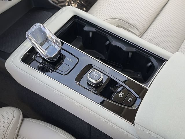 New 2026 Volvo XC90 T8 Ultra w/ Protection Package Premier AWD/4WD image 23