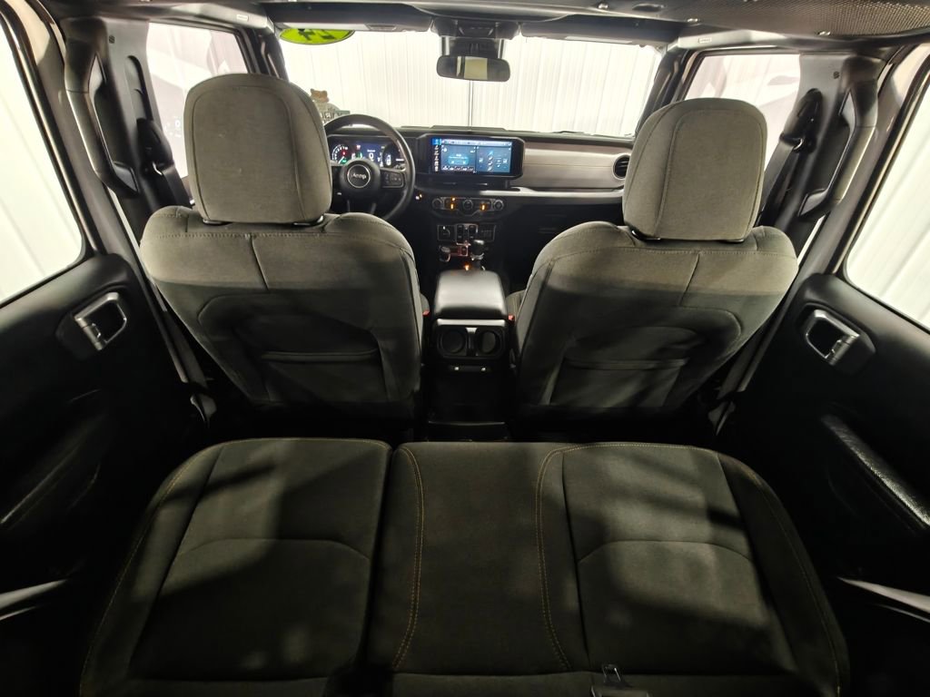 Used 2024 Jeep Wrangler Unlimited image 28