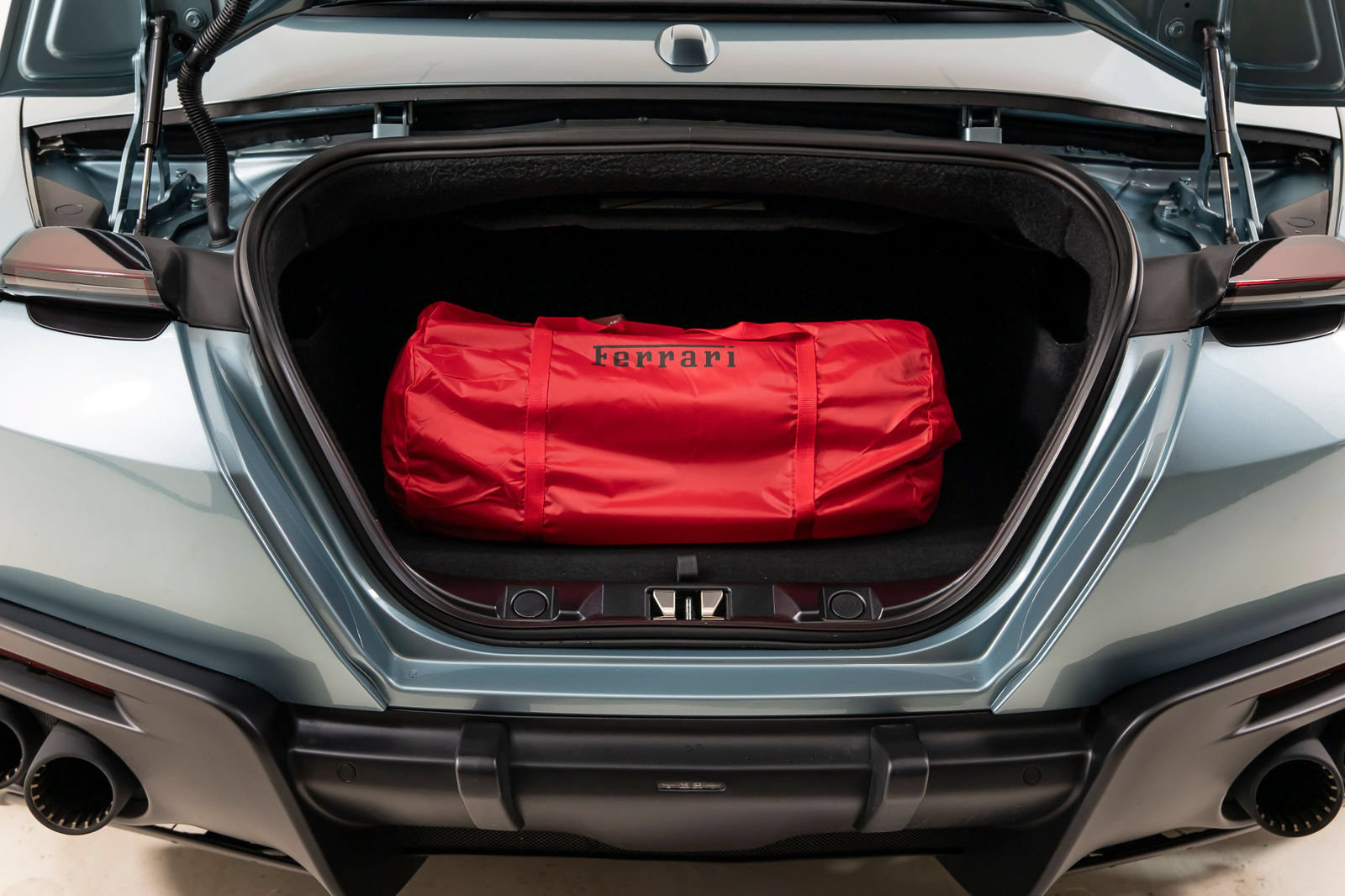 Certified 2025 Ferrari Roma Spider RWD image 39
