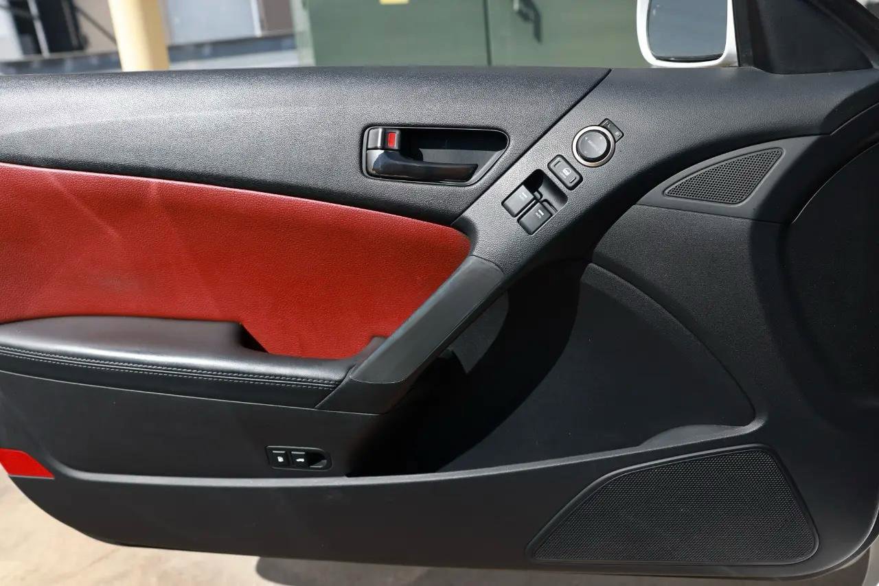 Used 2013 Hyundai Genesis 3.8 image 39