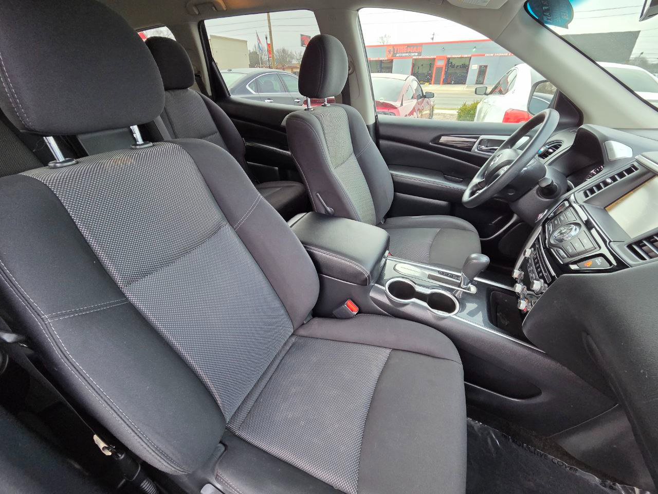 Used 2019 Nissan Pathfinder S image 20
