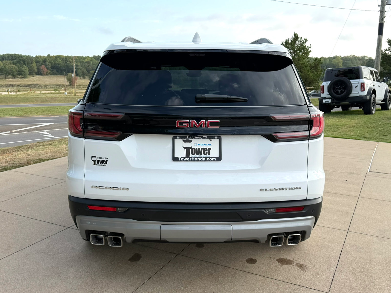 Used 2026 GMC Acadia Elevation w/ Elevation Premium Package FWD image 5